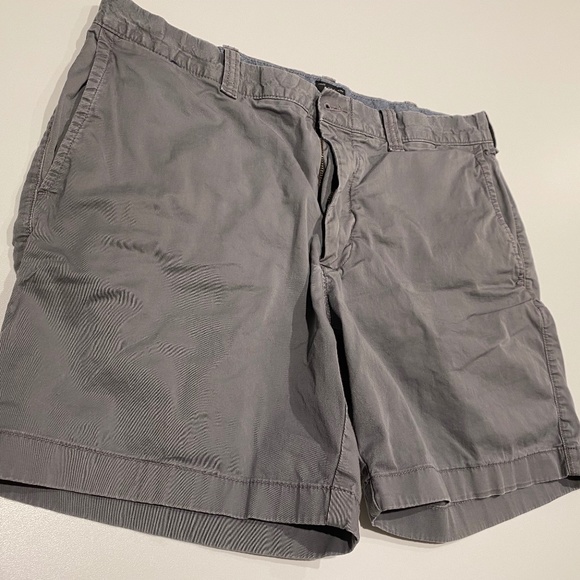 J. Crew 7" Stretch  Chino Flat Front Shorts in Grey - Picture 1 of 3